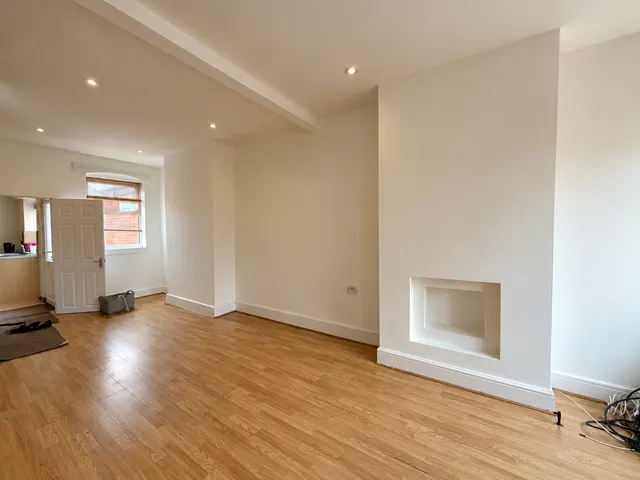 Lincoln Road North, B27, photo 2
