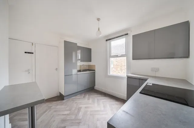 Sugden Road, Worthing, BN11, photo 3