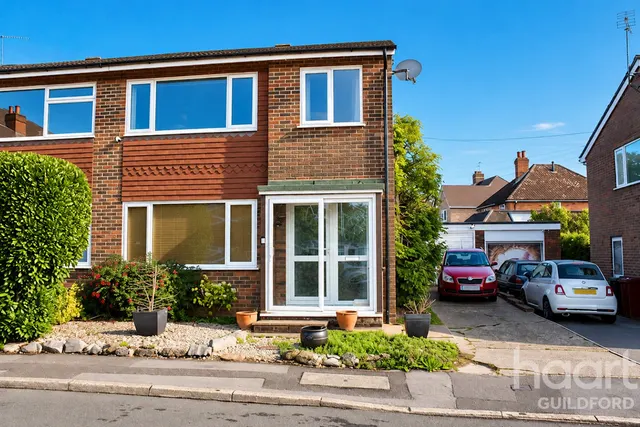 West Close, GU27, photo 2