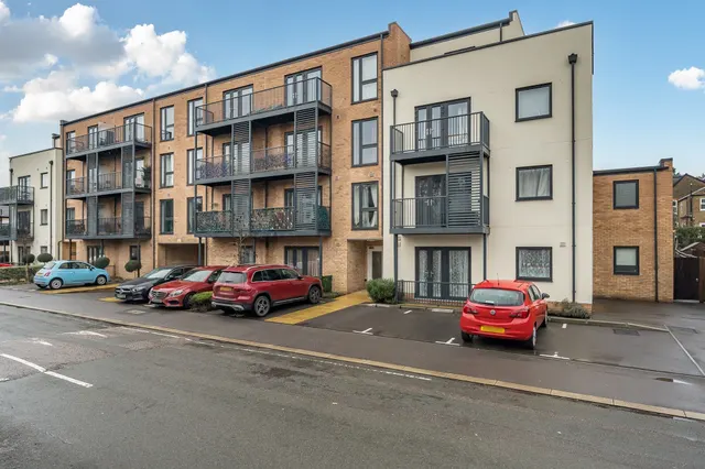 Boyn Valley Road, Maidenhead, photo 1