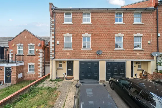 Barlow Drive, SE18, photo 1