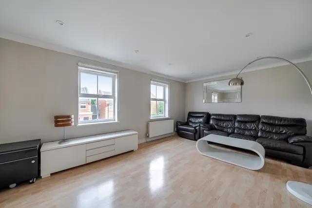 Photo 2 — Barlow Drive, SE18