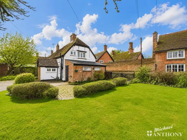 Photo 2 — Market Hill, Whitchurch, Aylesbury, HP22 4JB