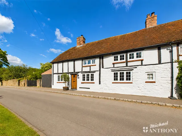 Market Hill, Whitchurch, Aylesbury, HP22 4JB, photo 1