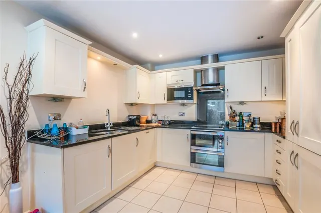 The Crescent, Maidenhead, SL6, photo 2