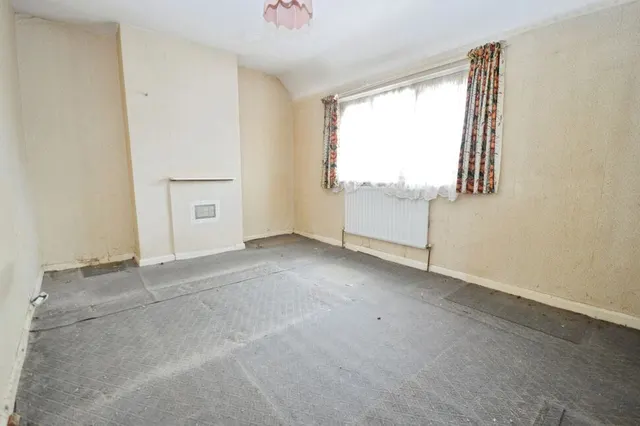 Photo 3 — Springfield Road, Whitton, Twickenham, TW2