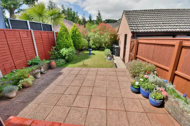 High Howe Lane, BH11, photo 2