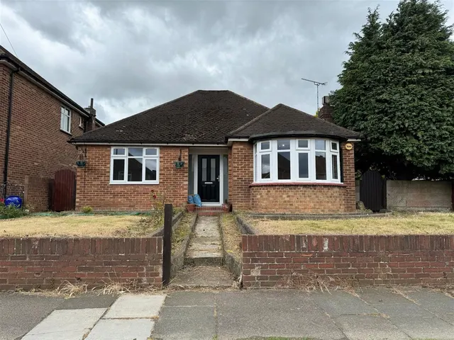 River Drive, Rochester, Kent ME2 3JT, photo 1