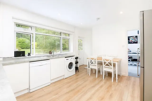 Photo 3 — Manor Way, Purley CR8 3BH