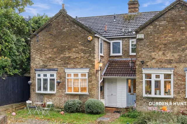 High Road, Chigwell, IG7, photo 1