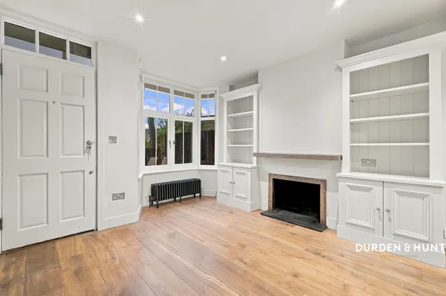 High Road, Chigwell, IG7, photo 2