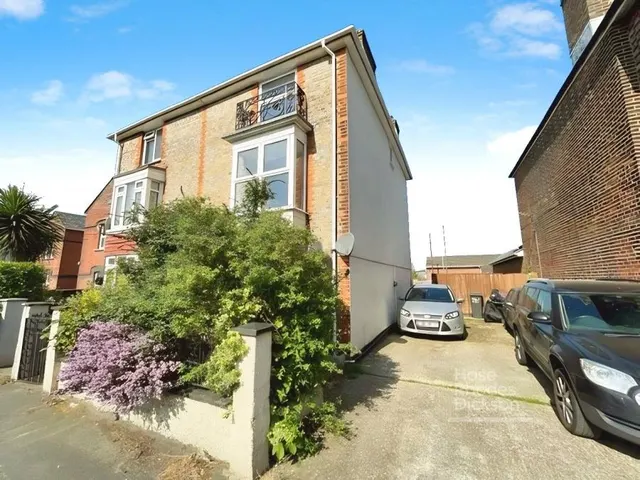 Fairlee Road, Newport, PO30, photo 1