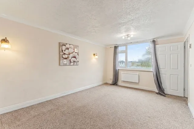 Photo 2 — Hampshire Close, Binley, CV3