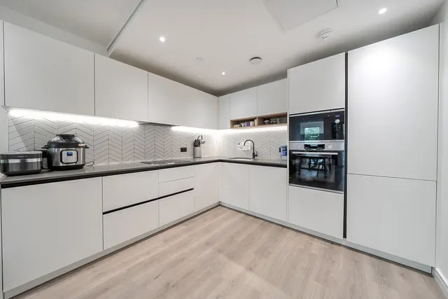 Photo 3 — Glenthorne Road, London, W6