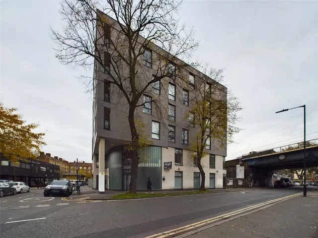1 bedroom flat — Triangle Road, London, E8