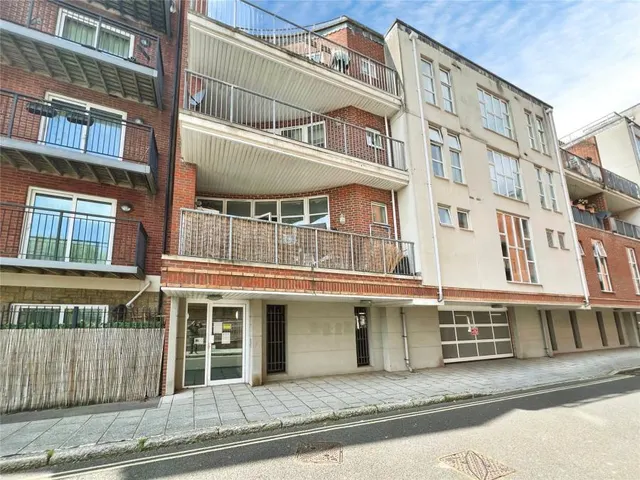 Lower Canal Walk, Southampton, SO14, photo 1