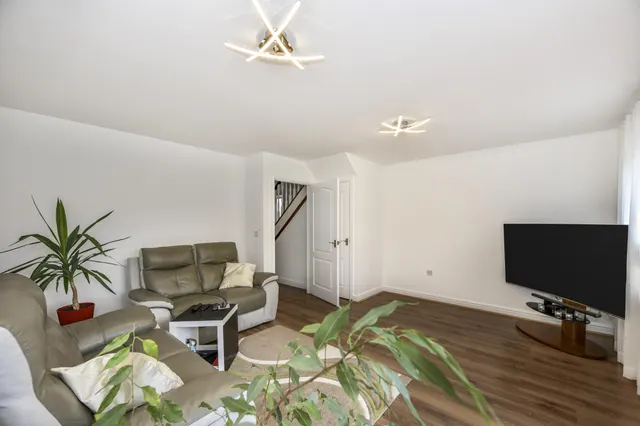 Barbers Crescent, Rawmarsh, S62, photo 3