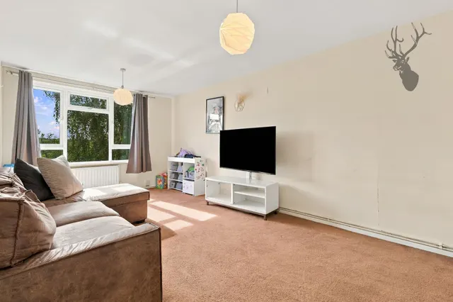 Longcroft Rise, Loughton, IG10, photo 2
