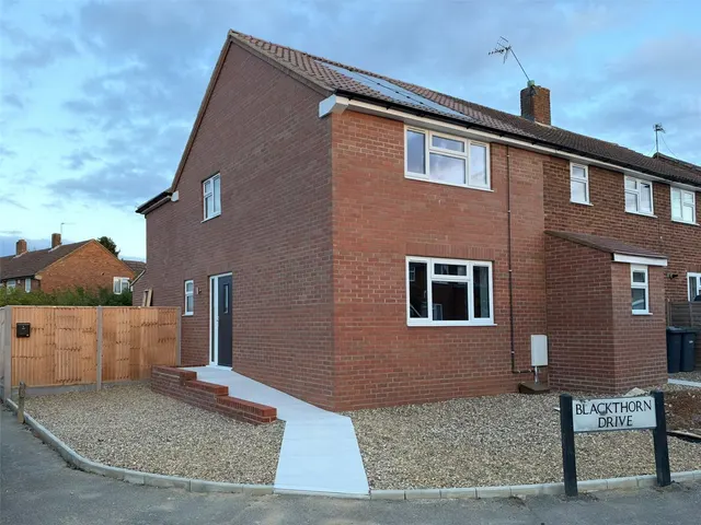 Blackthorn Drive, Luton, LU2, photo 1