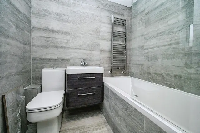 Blackthorn Drive, Luton, LU2, photo 3