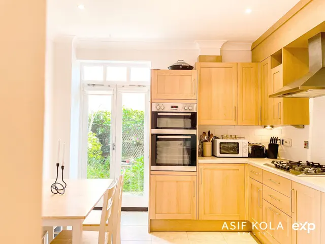 Photo 3 — Asif Kola has sold Riverside Drive, Selly Park, Birmingham, B29 7ES