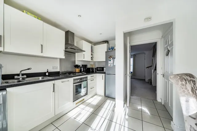 Sherfield Park, RG27, photo 2
