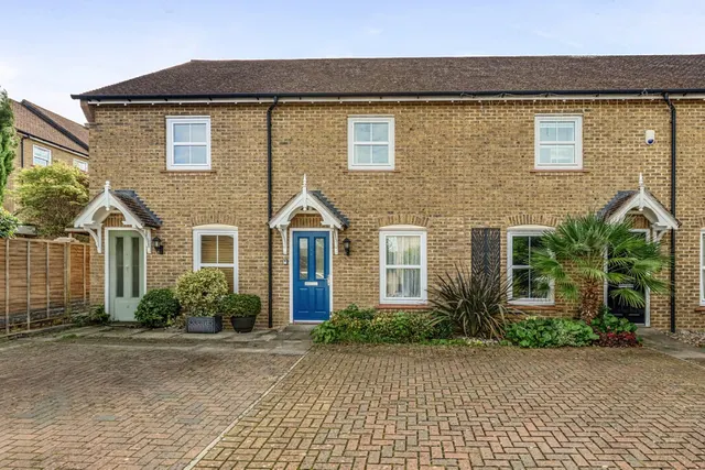 Sherfield Park, RG27, photo 1
