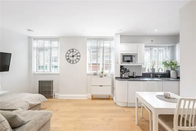 Pembroke Road, Kensington, London, W8, photo 1