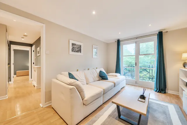 Photo 2 — 120 Brompton Park Crescent, London