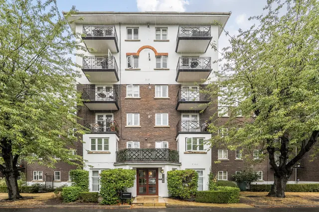120 Brompton Park Crescent, London, photo 1