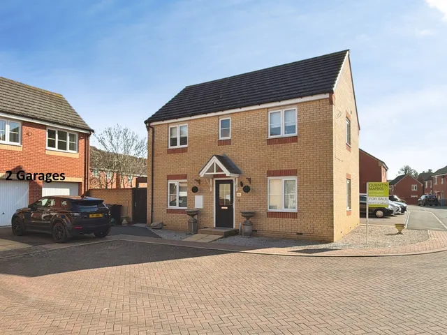 Silverstone Road, Bourne, PE10, photo 1