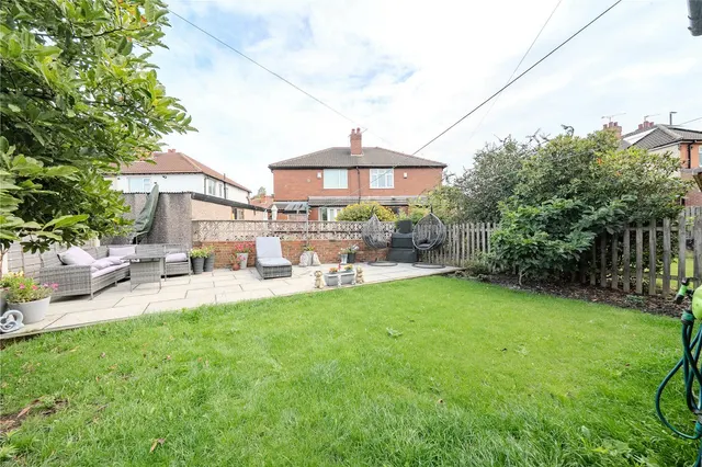 Whitecote Hill, Leeds, LS13, photo 1
