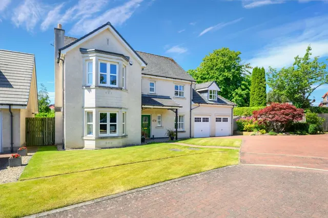 Pinegrove Gardens, Barnton, Edinburgh, EH4 8DA, photo 1