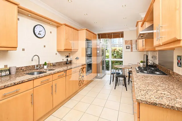 St. Vincents Lane, Mill Hill, NW7, photo 2