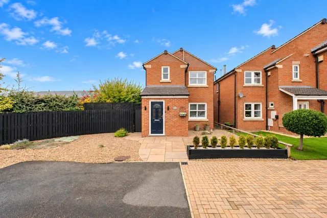 The Oval, Farsley, LS28, photo 1