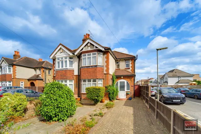 Stanwell Road, Ashford, photo 1