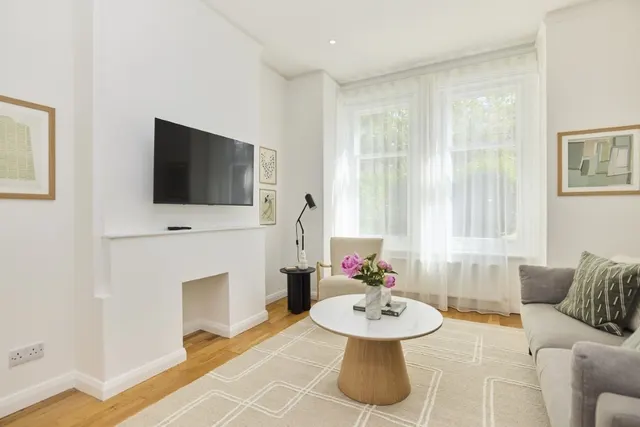 Photo 3 — Barcombe Avenue London SW2