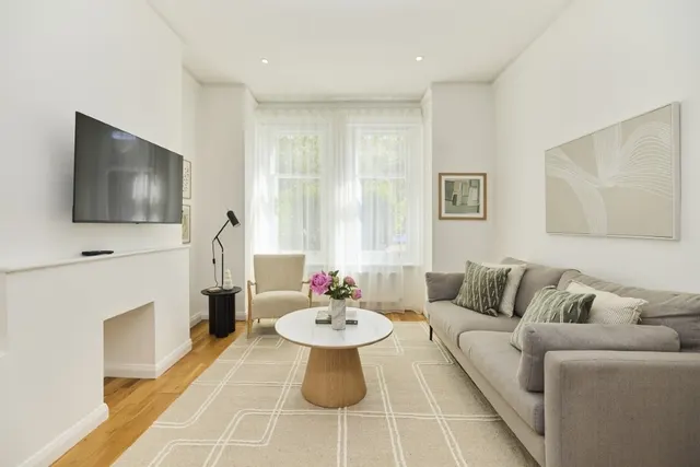 Barcombe Avenue London SW2, photo 1