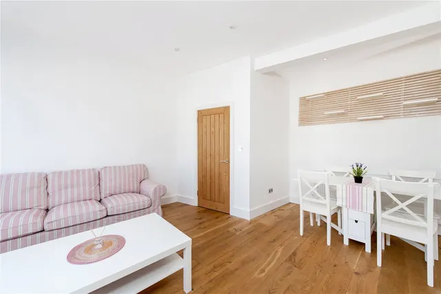 Photo 2 — Querrin Street, Fulham, London, SW6