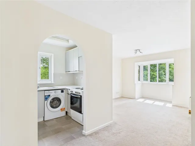 Hanstone Close, Cirencester, photo 2