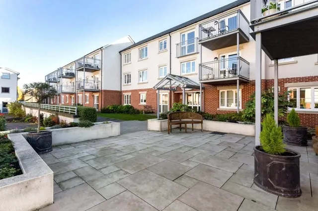 Emma Court, Southern Road, Basingstoke, RG21, photo 1