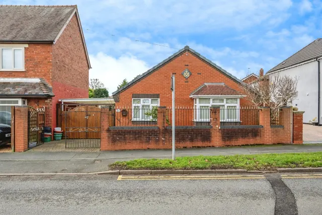 Moss Road, Cannock, Staffordshire, WS11, photo 1