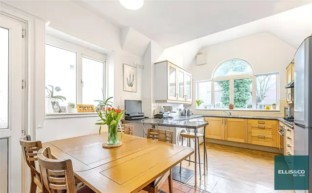 Woodstock Road, Golders Green, NW11, photo 1