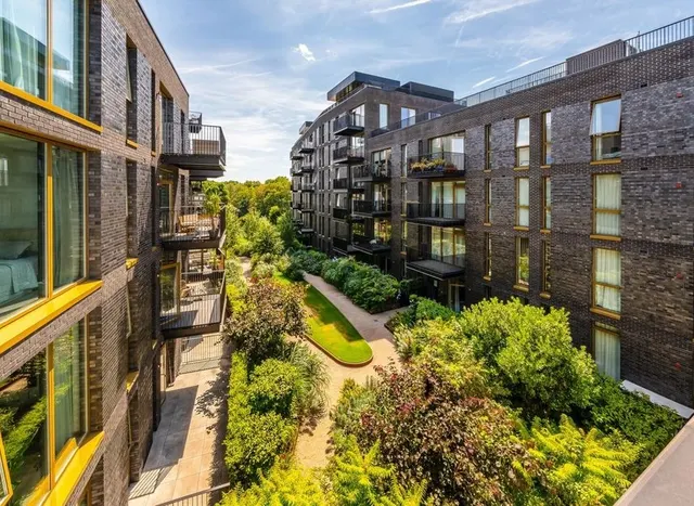 Photo 2 — West Bradbury Yard, Brentford, TW8