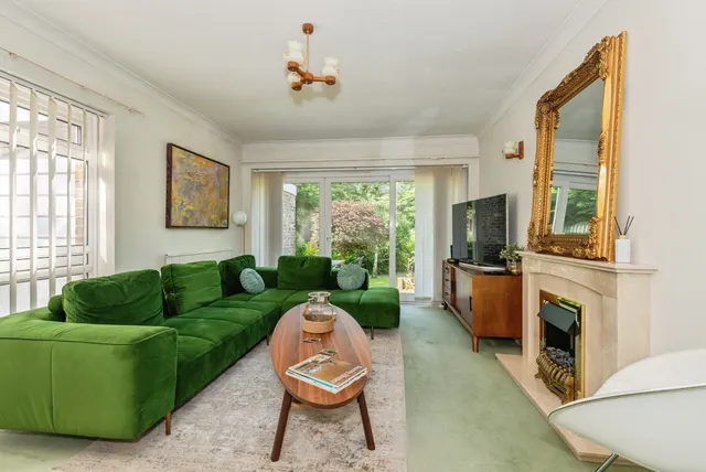 Ermyn Way, Leatherhead, KT22, photo 2