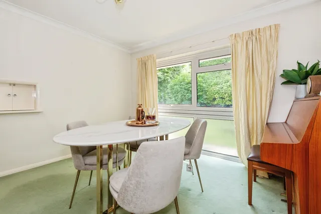 Ermyn Way, Leatherhead, KT22, photo 3