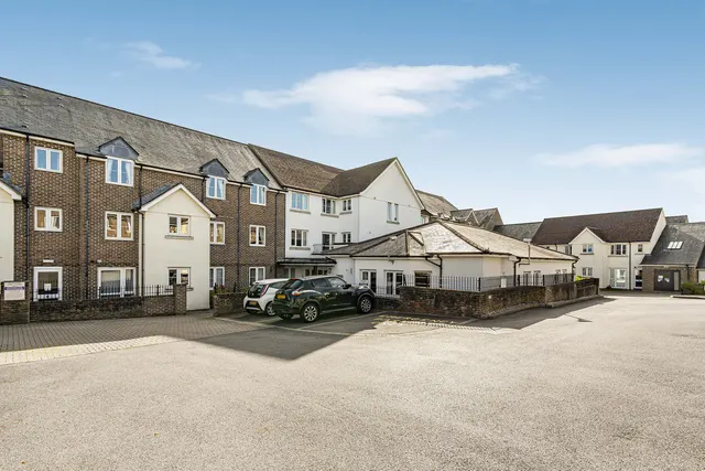 Saxon Court, Bicester, photo 1