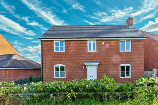 Purnell Walk, Buckingham Park, Aylesbury, photo 1