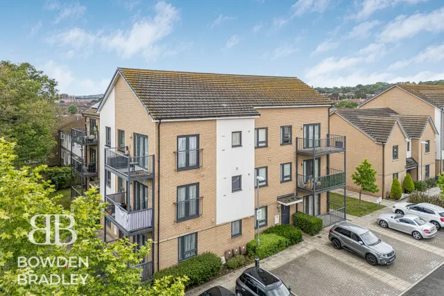 Reservoir Way, Hainault, IG6, photo 1
