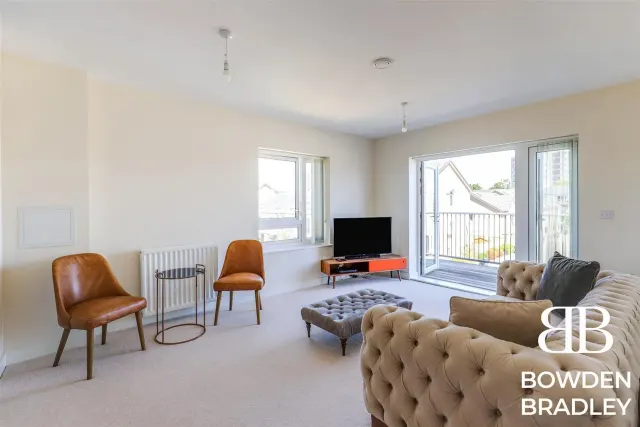 Reservoir Way, Hainault, IG6, photo 2